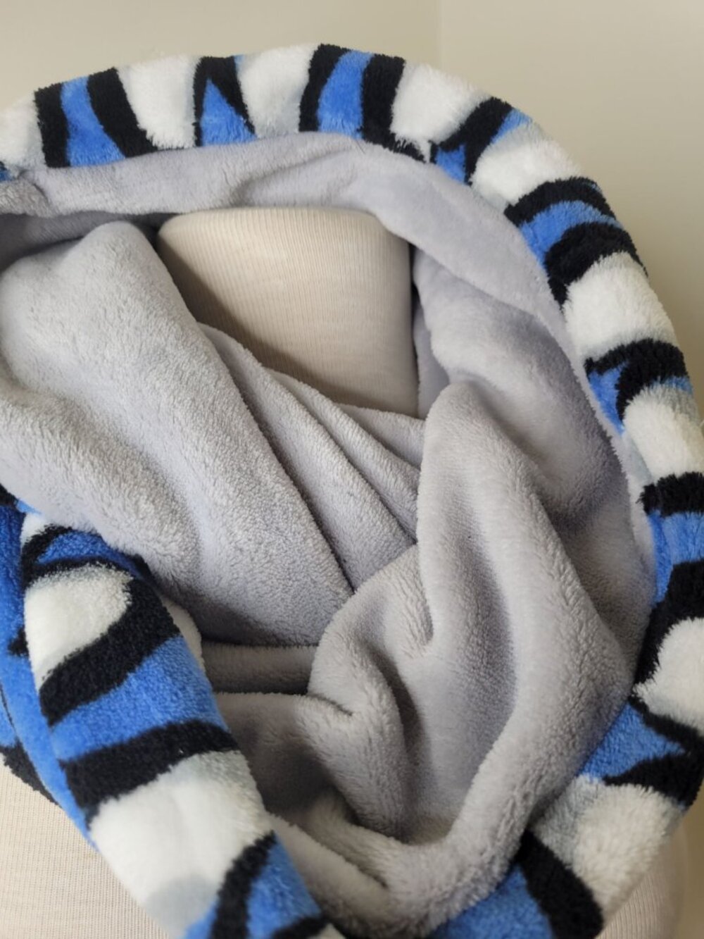 NWT Vera Bradley FLEECE INFINITY SCARF Blue Penguin Pattern soft cozy classic - Picture 3 of 6